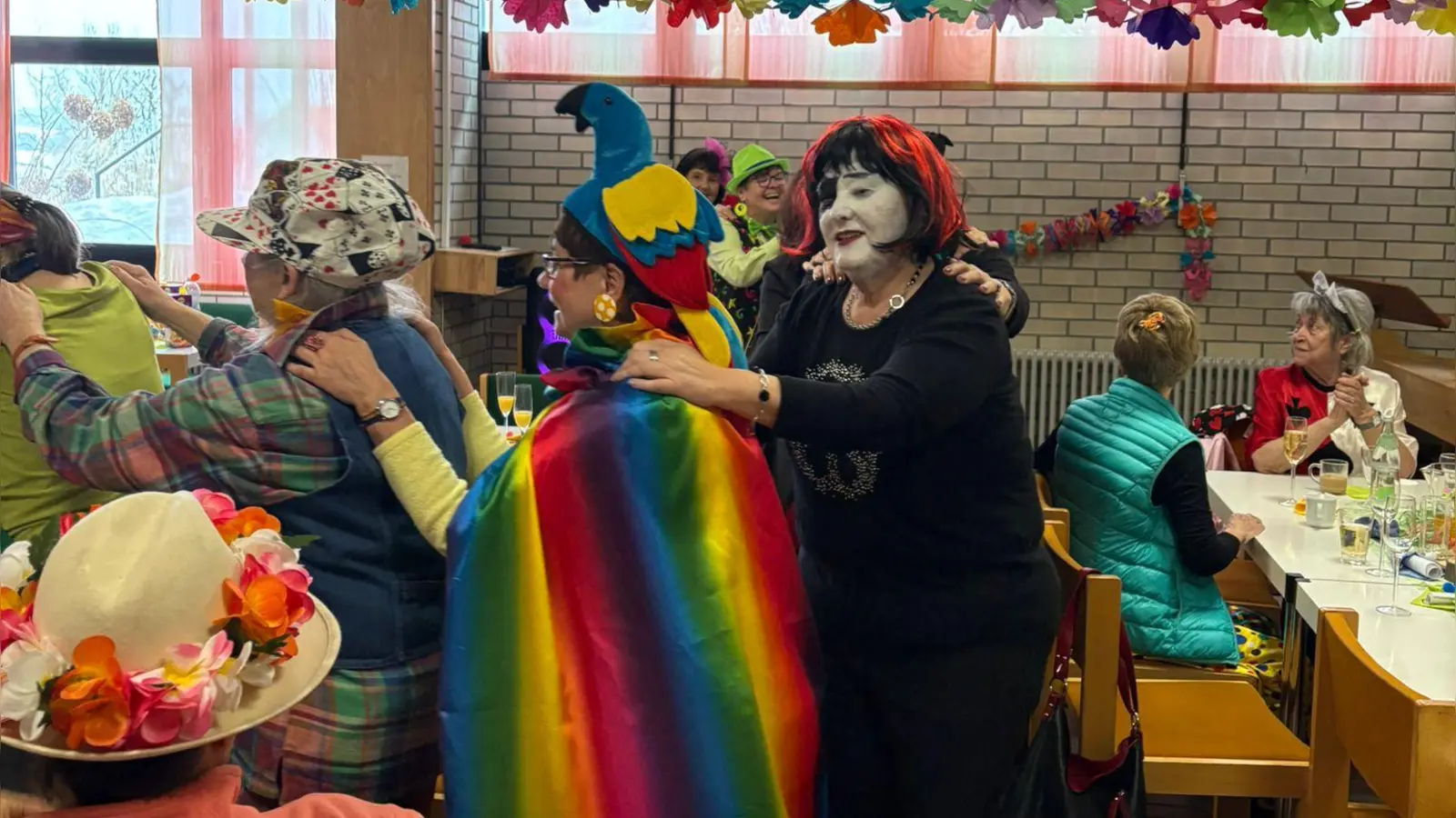 Kunterbuntes Faschingstreiben (Bild: Gabriele Mattulla)