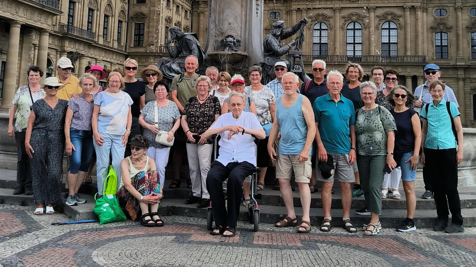 Die Residenz in Würzburg war eines der berühmten Denkmäler, die von der Flosser Pilgergruppe besichtigt wurden.  (Bild: Josef Plödt)