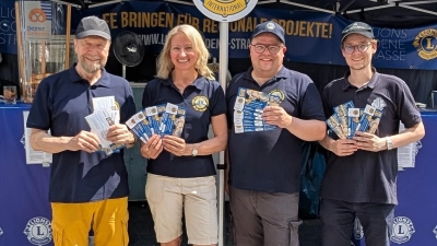 Stolze Lions Club Goldene Straße Mitglieder. (Bild: Hubert Schober)