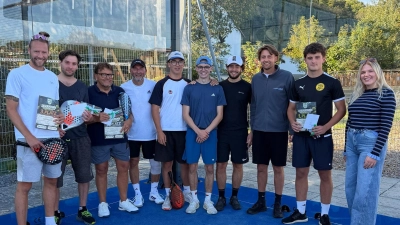 Die erfolfreichen Protagonisten mit den Sponsorenvertretern Pascal Hirteis (3 v. re.) und Antonia Hofauer (ganz re.) (Bild: gau)