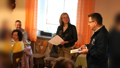 HeimatEntwicklerin Doris Völkl und Bernd Stengl vom Regionalmarketing des Landratsamtes Neustadt/WN (Bild: Franz Völkl)