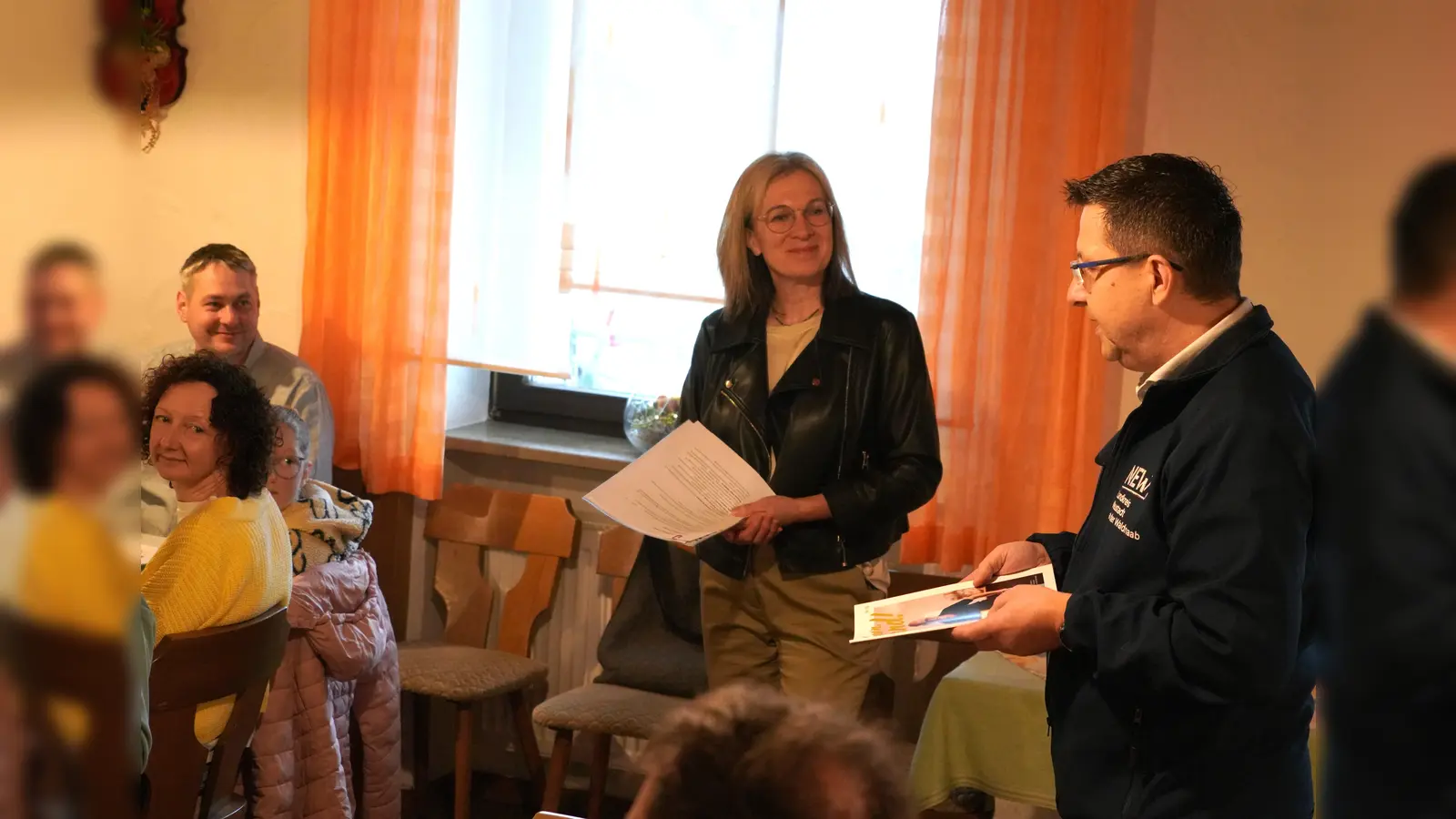 HeimatEntwicklerin Doris Völkl und Bernd Stengl vom Regionalmarketing des Landratsamtes Neustadt/WN (Bild: Franz Völkl)