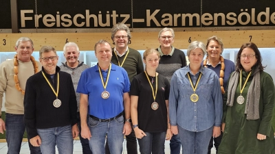 Lions-Club Amberg die Sieger von Links: Martin Belmer, Robert Jung, Schießleiter Hans Meier, Andreas Hermann, Erwin Voit, Charlotte Hermann, Präsident Lions-Club Amberg Jean-Paul Op de Laak, Katrin Rogenhofer, Sabine König, Doris Kinzler. (Bild: Stefan Neubauer)