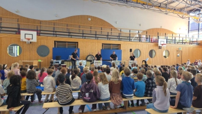 Auch mit Kartons lässt sich Musik machen. (Bild: Silke Kick)