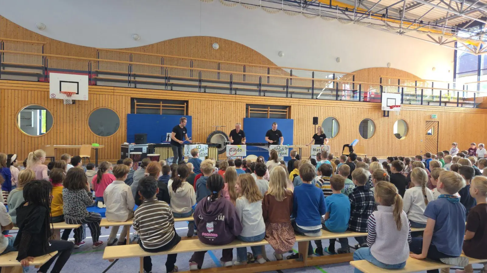 Auch mit Kartons lässt sich Musik machen. (Bild: Silke Kick)