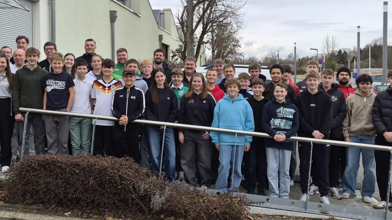 SR Neulinge mit dem Ausschuss sowie Lehrstab der Gruppe Weiden (Bild: Stephan Hubmann)