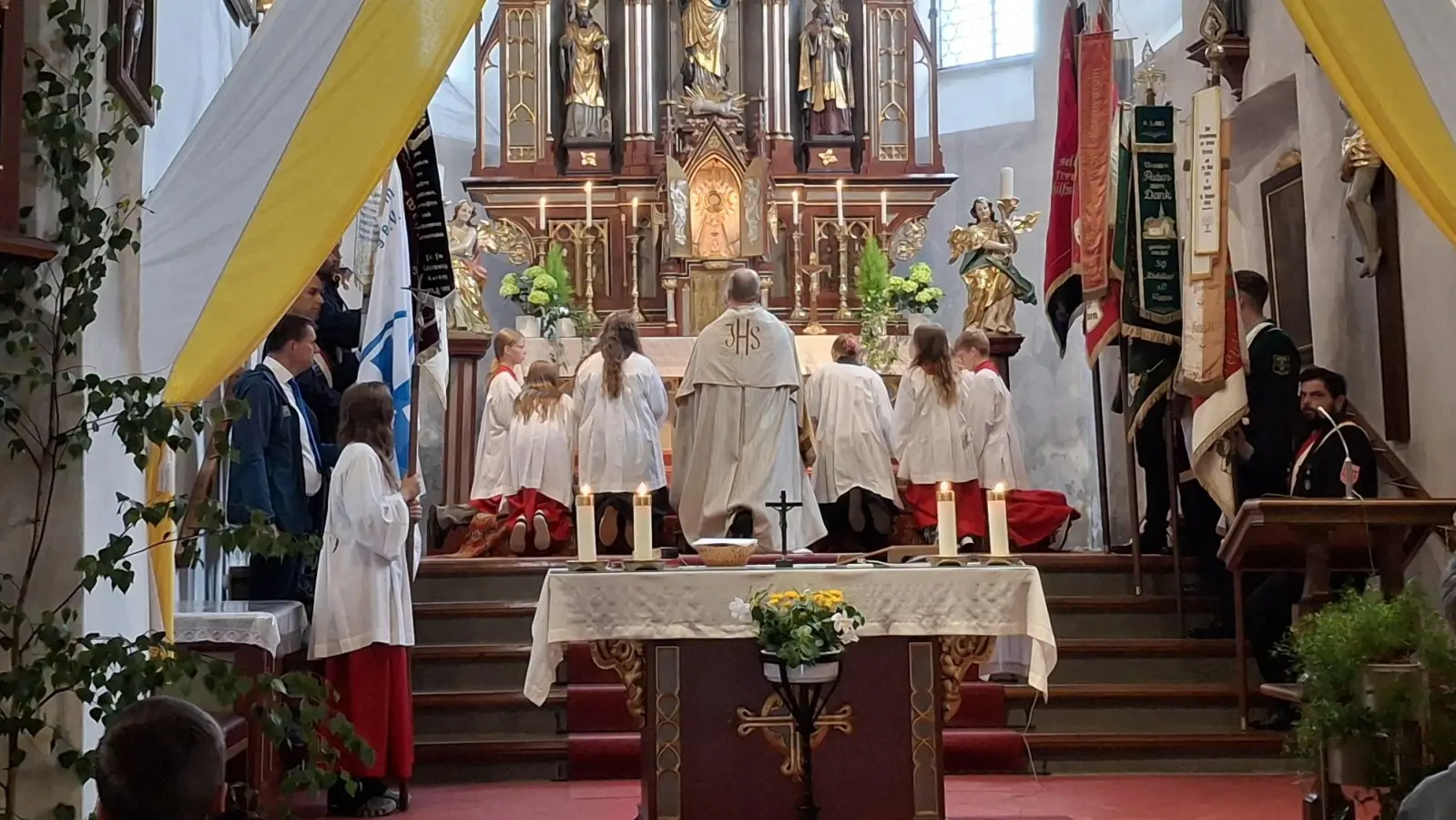 Der Festgottesdienst mit Aussetzung des Allerheiligsten. (Bild: Birgit Übelmesser)