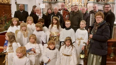 Die Teilnehmer des Adventssingens (Bild: Egon Böhm)