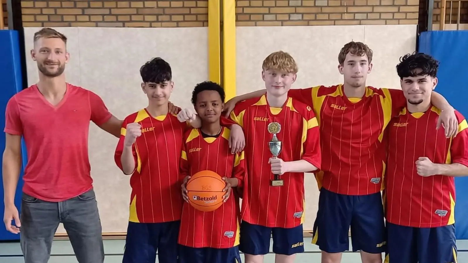 Das siegreiche Basketballteam des SFZ Amberg. (Bild: Oliver Dübeler )