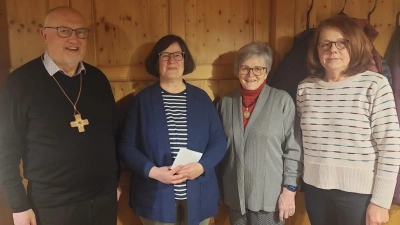 Auf dem Foto von links: Landvolkpfarrer Anton Witt, Maria Reitinger, Dr. Annemarie Schraml und Kreisvorsitzende Angelika Franz (Bild: Sandra Zölch )