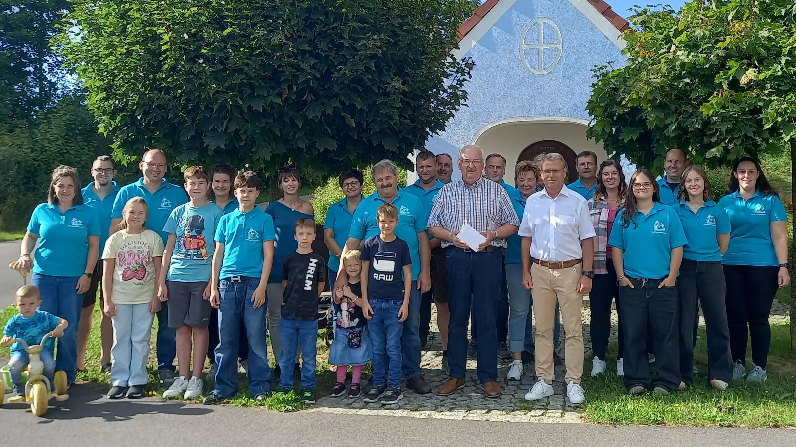 Mitglieder des Kapellenvereins mit Herbert Putzer und BGM Budnik (Bild: Anita Greger)
