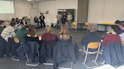 Grundwasserschutz geht alle an! Die Klasse 10C des GMG während der Expertenrunde. (Bild: Stefan Fuchs)