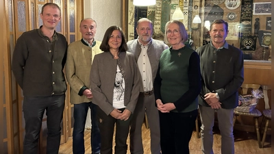 Von links: stellvertretender Hegegemeinschaftsleiter Georg Bertram, die verabschiedeten Vorstandsmitglieder Max Rassmann, Monika Neudecker, Uwe Deeg und Ursula Nückel, rechts Hegegemeinschaftsleiter Robert Braun. (Bild: Katja Schreyer)