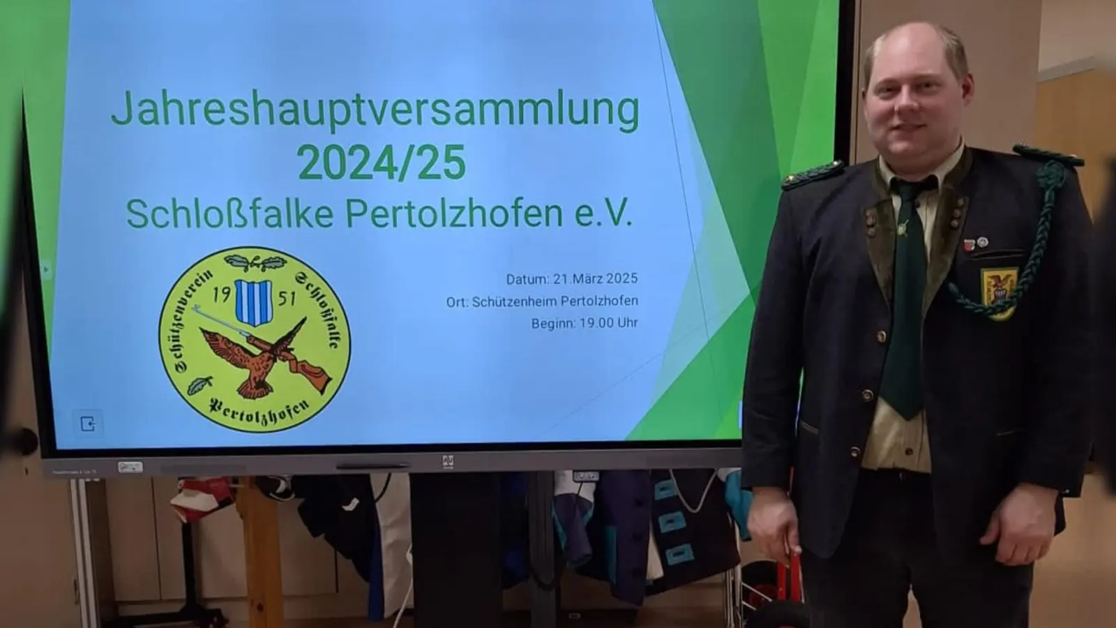 Schützenmeister Martin Alwang bei seiner Powerpoint Präsentation. (Bild: Matthias Gresser)