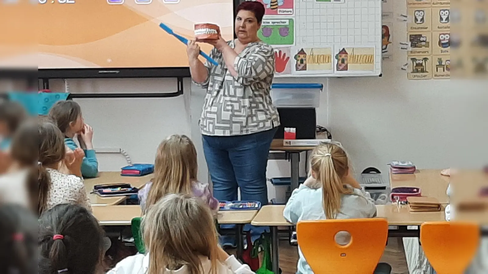 Alles rund um den Zahn. (Bild: Ann-Sophie Kiener)