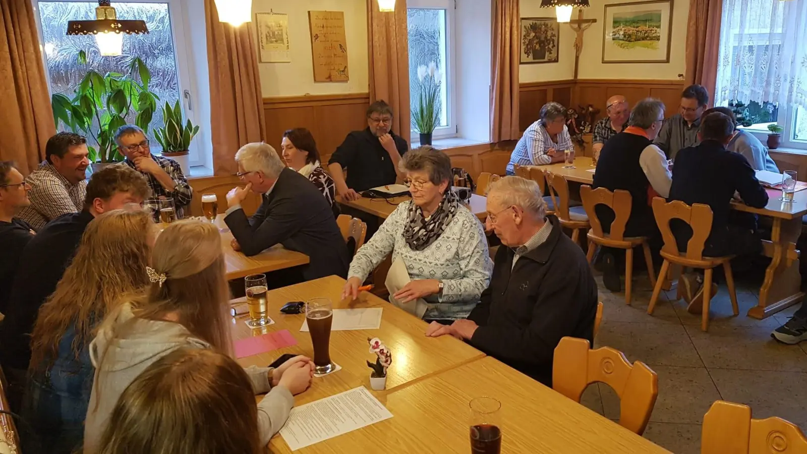 Gemütliches Beisammensein im Gasthof „Zur Hetsche” im Anschluss der Versammlung. (Bild: Heidi Banzer)