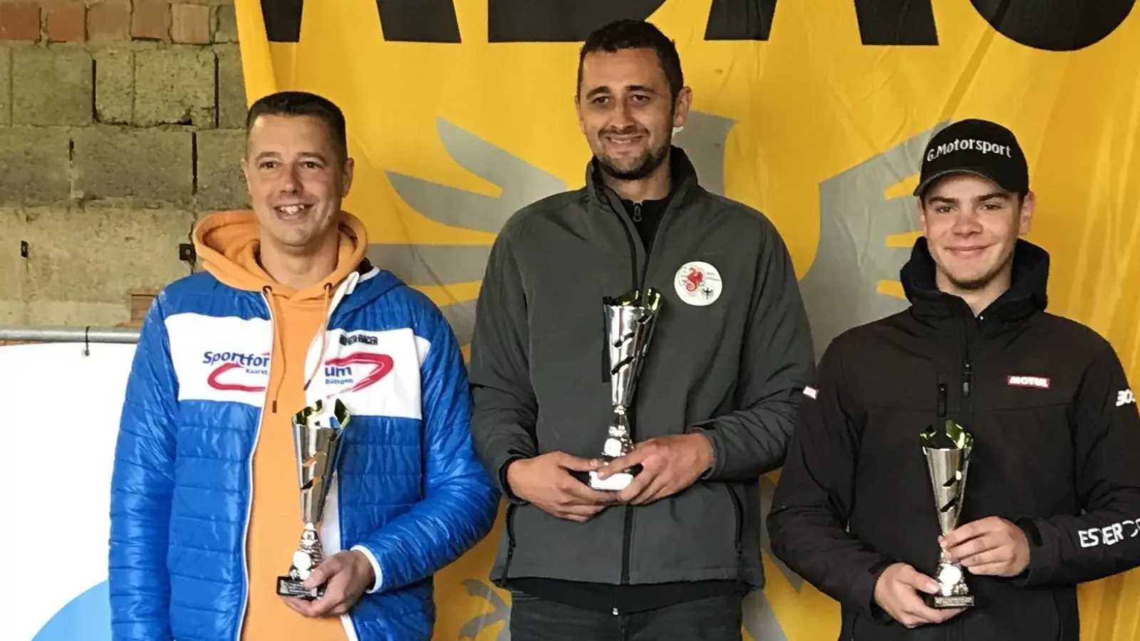 Strahlender Sieger Sven Seidel.Links nach Rechts Platz 2 Fabian Schmitz,Klassensieger Sven Seidel,Platz 3 Finn Gürtler (Bild: Karl-Heinz Dietrich)