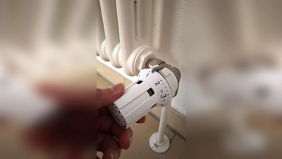 Richtig heizen lohnt sich: Schon kleine Einstellungen am Thermostat können Energieverbrauch und Kosten deutlich reduzieren. (Bild: Yvonne Busch)