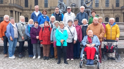 Reisegruppe 1 mit Gesangvereinsvorsitzender Renée Ehringer-Hoffmann, 3. von rechts, sowie Reiseleitung Brigitte Schwarz 7. von links (Bild: Brigitte Schwarz)