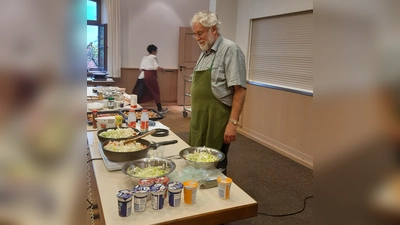 „A weng wo aas da Pfoarakuchn” mit Herrn Pfarrer Edmund Prechtl. (Bild: Christine Pfeiffer)