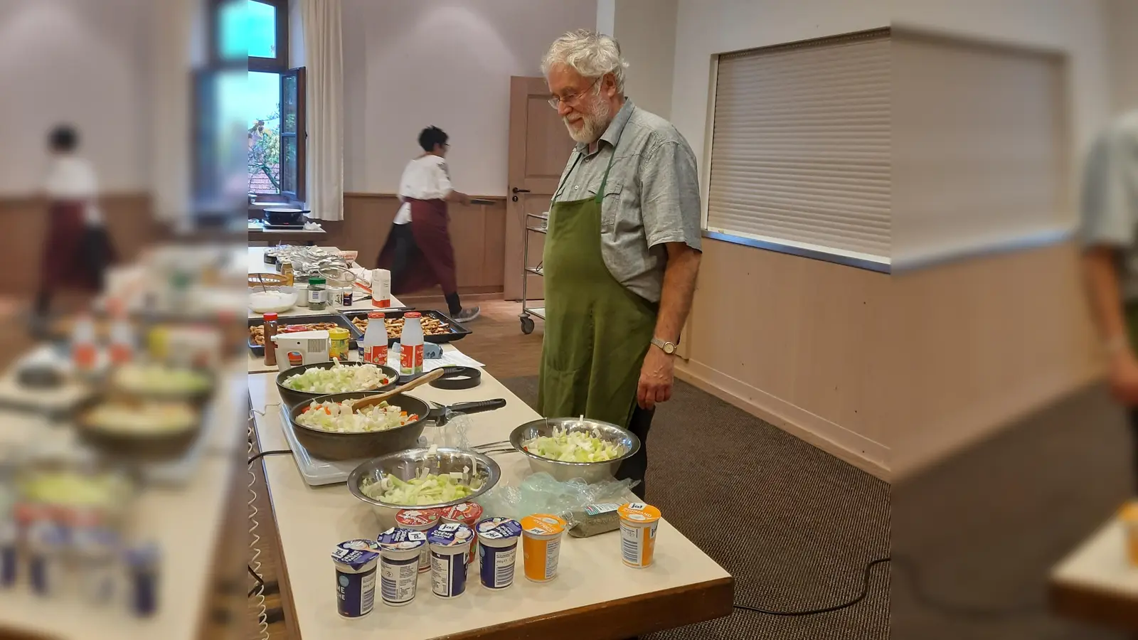 „A weng wo aas da Pfoarakuchn” mit Herrn Pfarrer Edmund Prechtl. (Bild: Christine Pfeiffer)