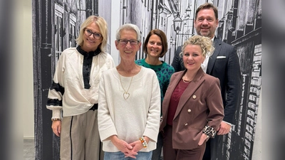 Von links nach rechts: Susanne Hahn, Brigitta Schöner, Tonia Auer, Annika Wawersig, Wolfgang Meier (nicht im Bild: Prof. Dr. Anton Scharl und Michael Bader). (Bild: Reinhard Fraunholz)