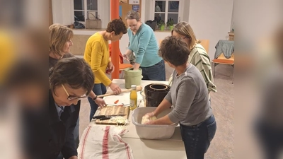 Hobeln, Kneten und Einschichten für gutes Gelingen. (Bild: Sandra Henselmann)
