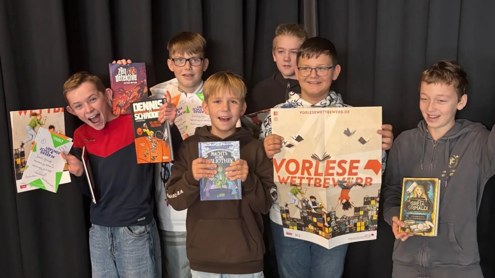 Die Schüler der Realschule im Stiftland von links nach rechts:<br>Julian Preisinger, Johannes Plaß, Illia Kunitsyn, Mika Sander, Carlin Jayden sowie Jurymitglied Kai Thurn (Bild: Elisabeth Müller-Kroczynski)