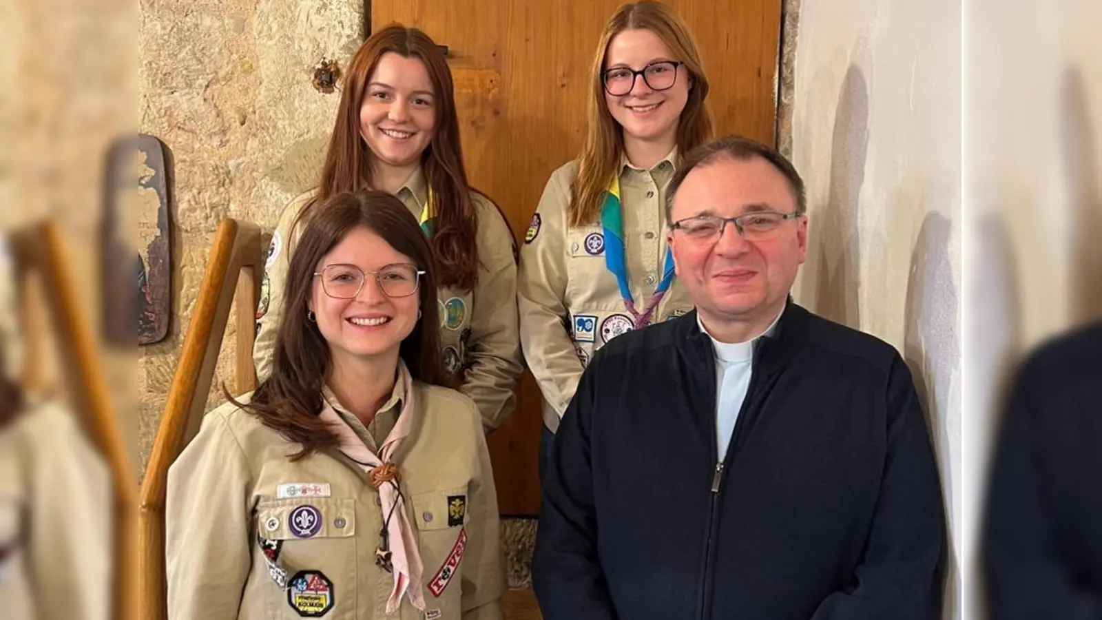 Hinten von links: Katharina Kobel, Leni Christl. Vorne von links: Sabrina Geisler, Pfarrer Markus Bruckner.  (Bild: Leni Christl)
