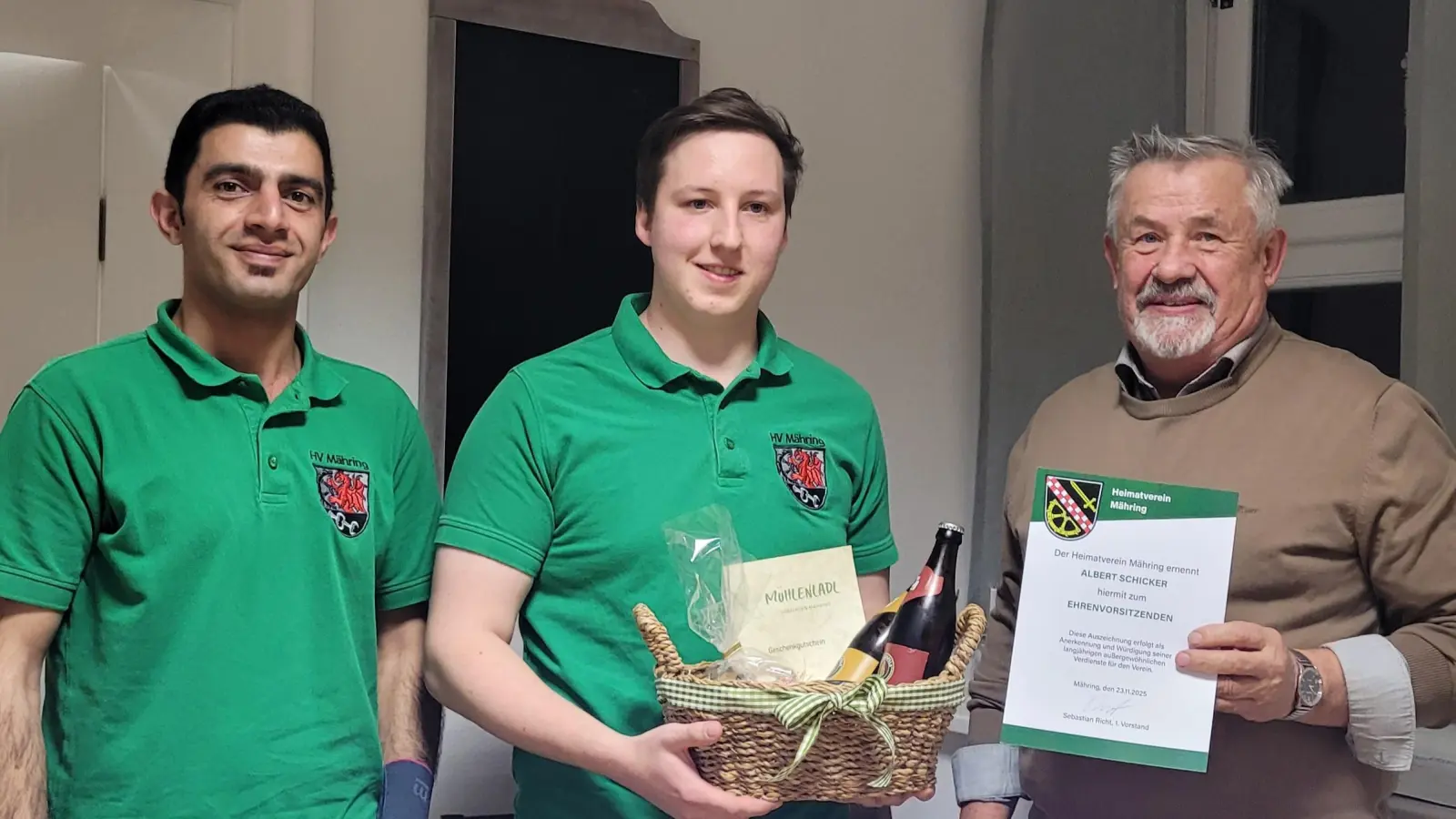 von rechts Albert Schicker, 1.Vorstand Sebastian Richt, 2.Vorstand Aref Goorkany (Bild: Bettina Weis)