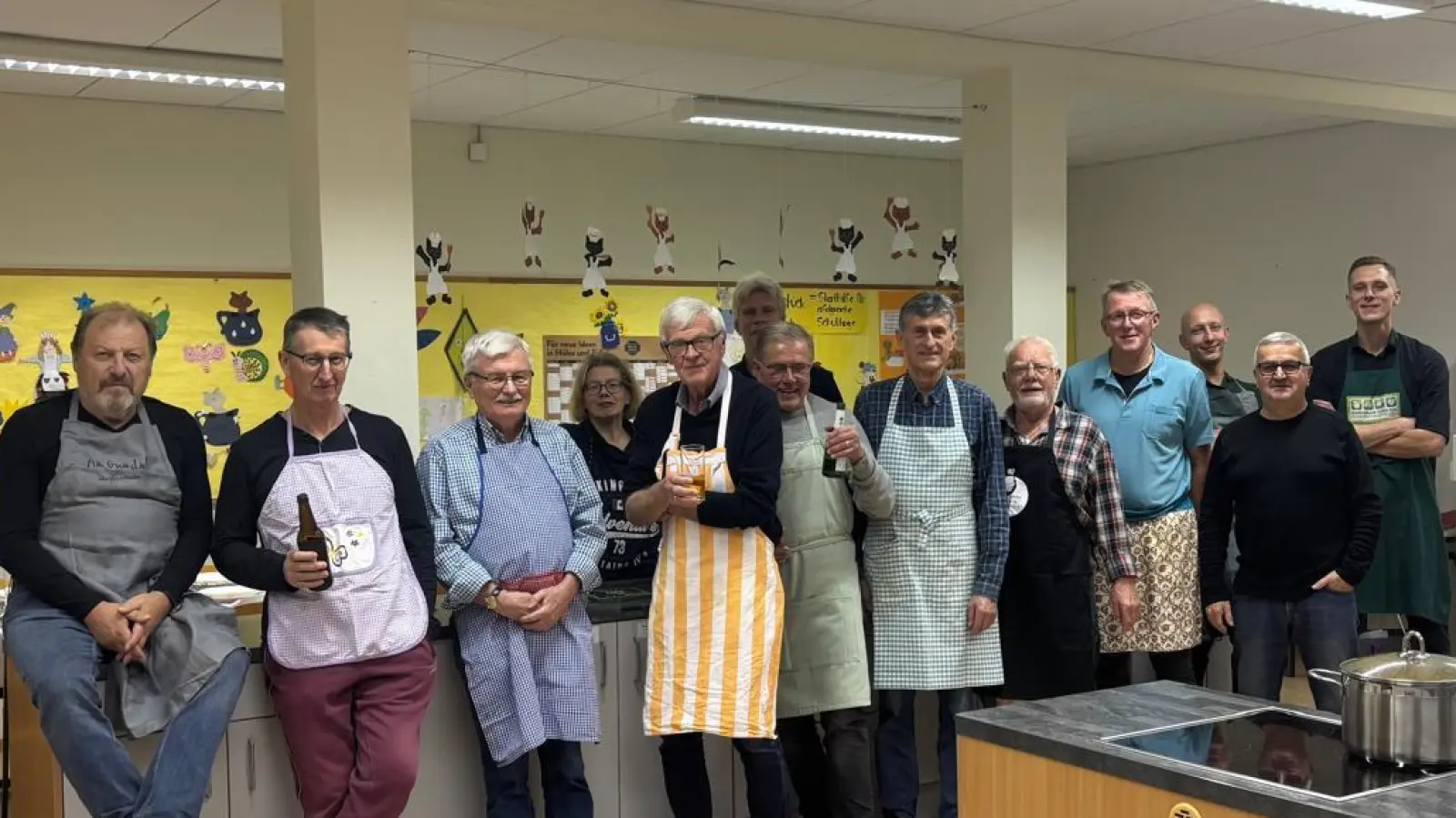 Die angehenden Meisterköche nach getaner Arbeit. (Bild: Hubert Distler )