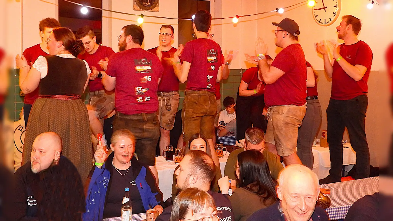 Ausgelassene Stimmung herrschte beim 43. Starkbierfest der FW VOH.<br> (Bild: Manfred Rudolf Stangl)