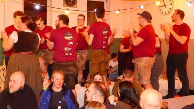 Ausgelassene Stimmung herrschte beim 43. Starkbierfest der FW VOH<br> (Bild: Manfred Rudolf Stangl)