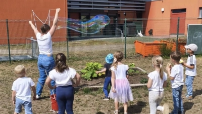 Bei den Mitmachstationen hatten die Kinder sichtlich viel Spaß. (Bild: Stephanie Busch)