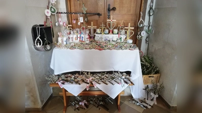 Zahlreiche Bastelsachen bietet die Kolpingsfamilie Ebnath an. (Bild: soj)