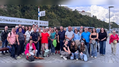 Die Kolpingsfamilie besuchte die Drei-Flüsse-Stadt Passau, im Hintergrund die Veste Oberhaus. (Bild: Simon Rosner)