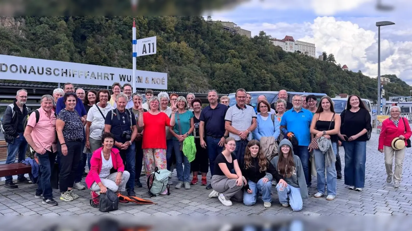 Die Kolpingsfamilie besuchte die Drei-Flüsse-Stadt Passau, im Hintergrund die Veste Oberhaus. (Bild: Simon Rosner)