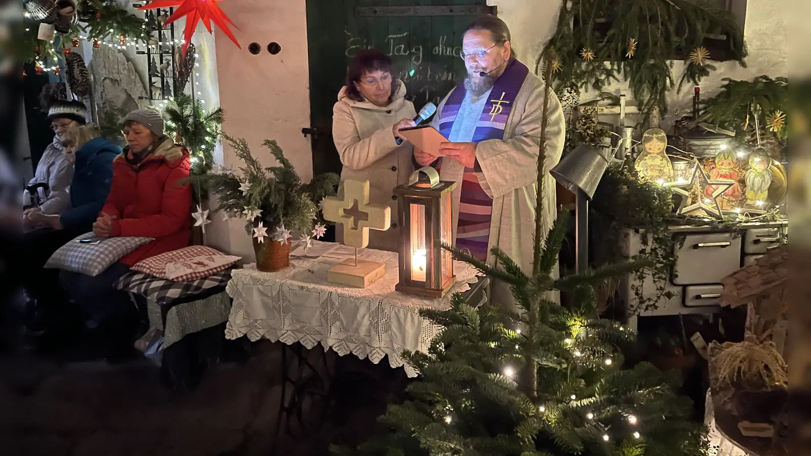Hildegard Kohl und Bernd Deyerl lasen gemeinsam die Fürbitten vor.  (Bild: Heidi Kurz)