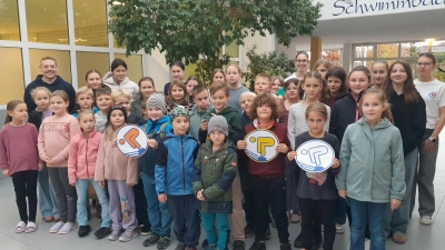Die Kinder der Wasserwachtsortsgruppe Wernberg-Köblitz waren erfolgreich beim Deutschen Schwimmabzeichen. (Bild: Sigi Spindler)