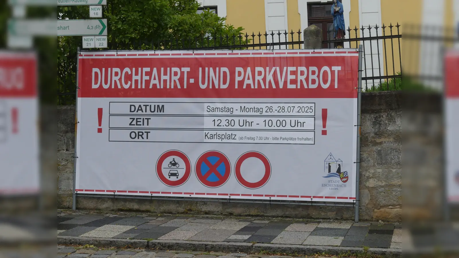 Dieses Verbotsschild über die mehrtägige Sperre am Karlsplatz (Bild: Walther Hermann)
