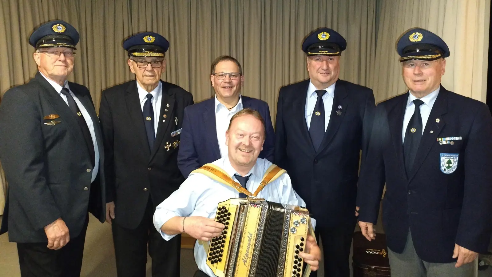 Stellvertretender KV Helmut Kramer, Bezirksvorsitzender Josef Hartinger, 2. Bürgermeister Egbert Völkl, stellvertretender KV Peter Breitschafter und Kreisvorsitzender Josef Hauer (von links).  (Bild: Josef Hauer)