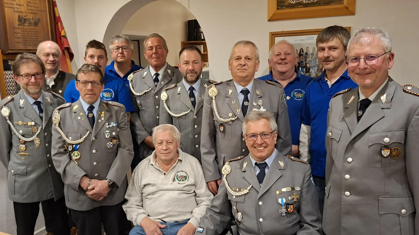 Bei der diesjährigen Jahreshauptversammlung der SRK Thanstein wurden Mitgliederehrungen durchgeführt. (Bild: Wolfgang Niebauer)