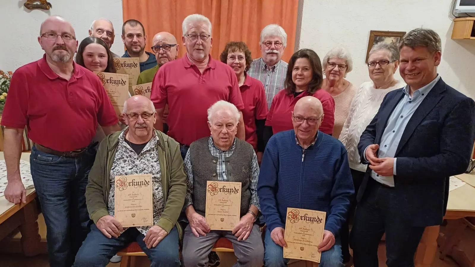 Geehrte Mitglieder beim Altoberpfälzer Freundeskreis Weiden (Bild: Edmund Flenz)