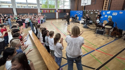 Interesse an klassischer Musik wecken - Der „Karneval der Tiere” begeisterte das junge Publikum der Rehbühl-Grundschule (Bild: Tanja Willax-Nickl)