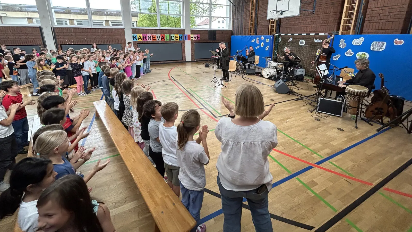 Interesse an klassischer Musik wecken - Der „Karneval der Tiere” begeisterte das junge Publikum der Rehbühl-Grundschule (Bild: Tanja Willax-Nickl)