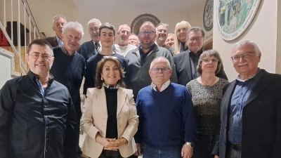 Vorstandschaft YCW mit Vereinsausschuss und Ehrengästen (Bild: Michael Schraml)