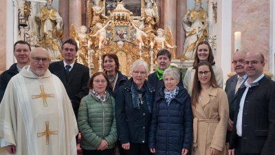 Die Jubelkommunikanten gemeinsam mit Pfr. i. R. Anton Witt in der Kappkirche (Bild: Lukas Forster)