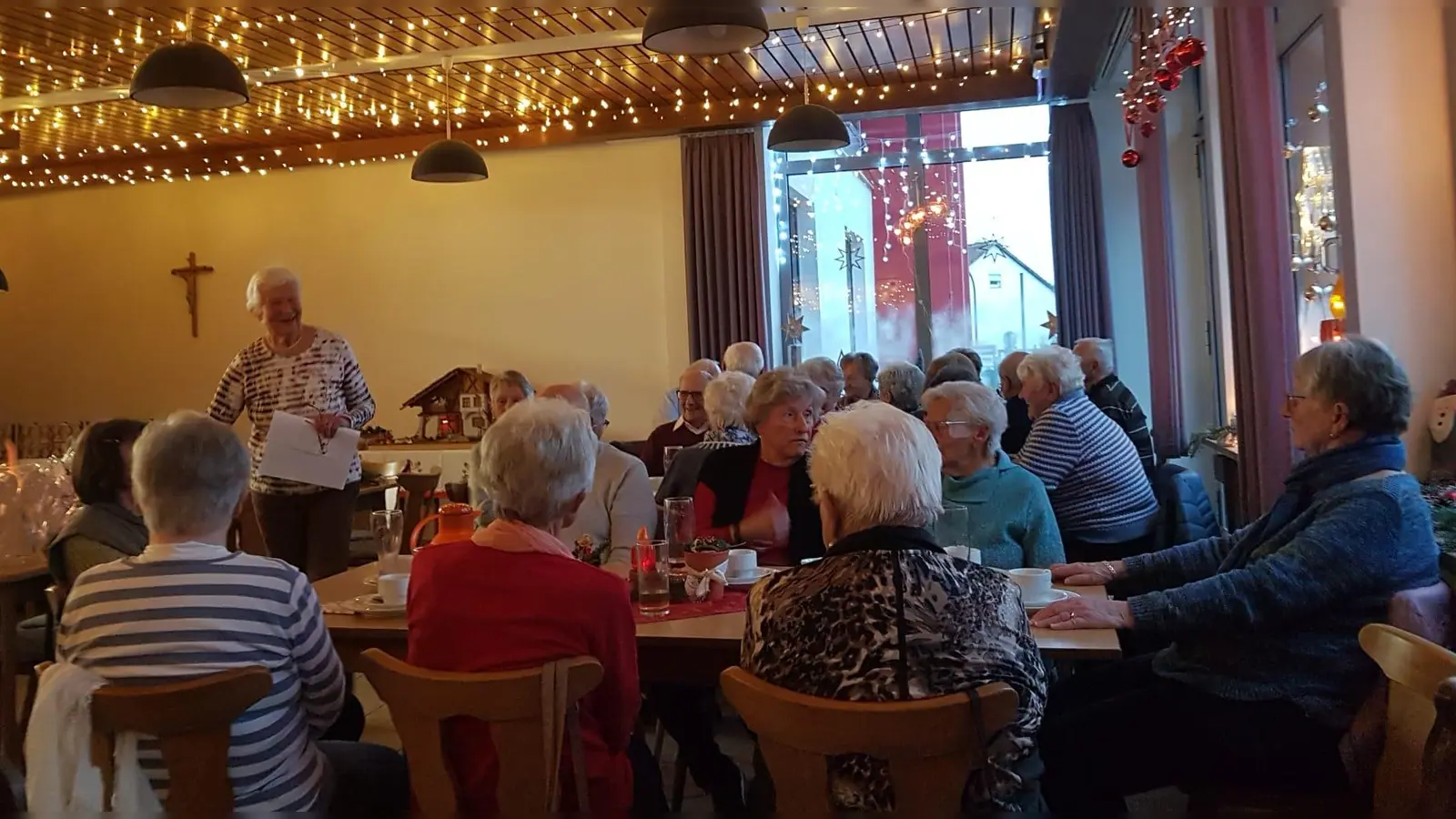 Adventliche Stunde mit Gedanken zum Advent und Weihnachtsgebäck im Pfarrheim Maria Waldrast (Bild: Herma Krettner)