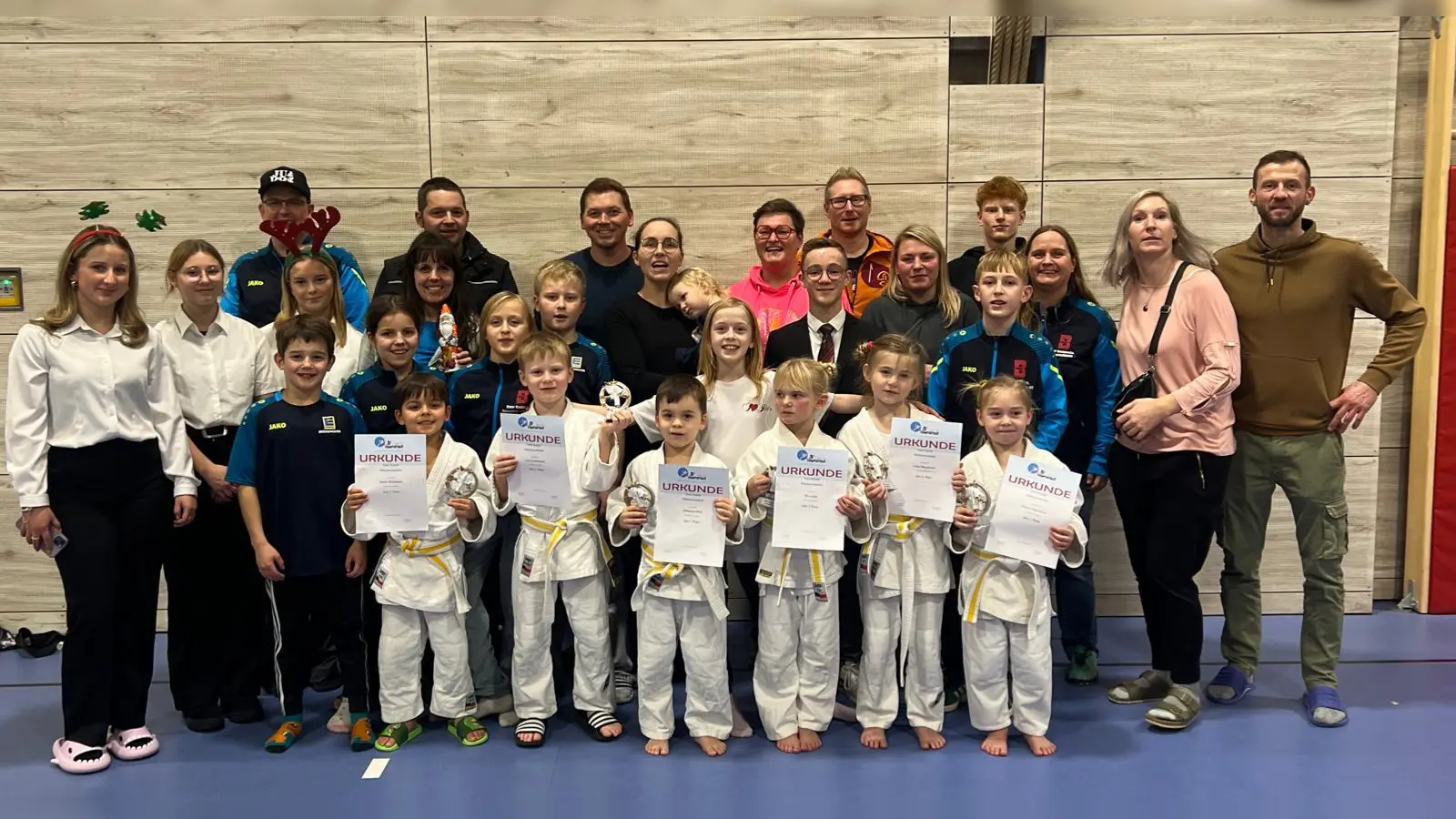 Die stark vertretene DJK Truppe in Vohenstrauß (Bild: Manfred Schmid)