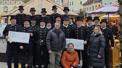 Kaminkehrerinnung Oberpfalz und Vorstandschaft „Zusammen erreichen wir mehr e. V.” (Bild: Marc Braun)